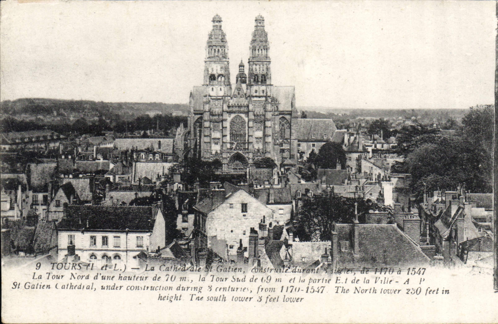 CPA Tours I et L la Cathedrale St Gatien construit durant 1170 a 1547 