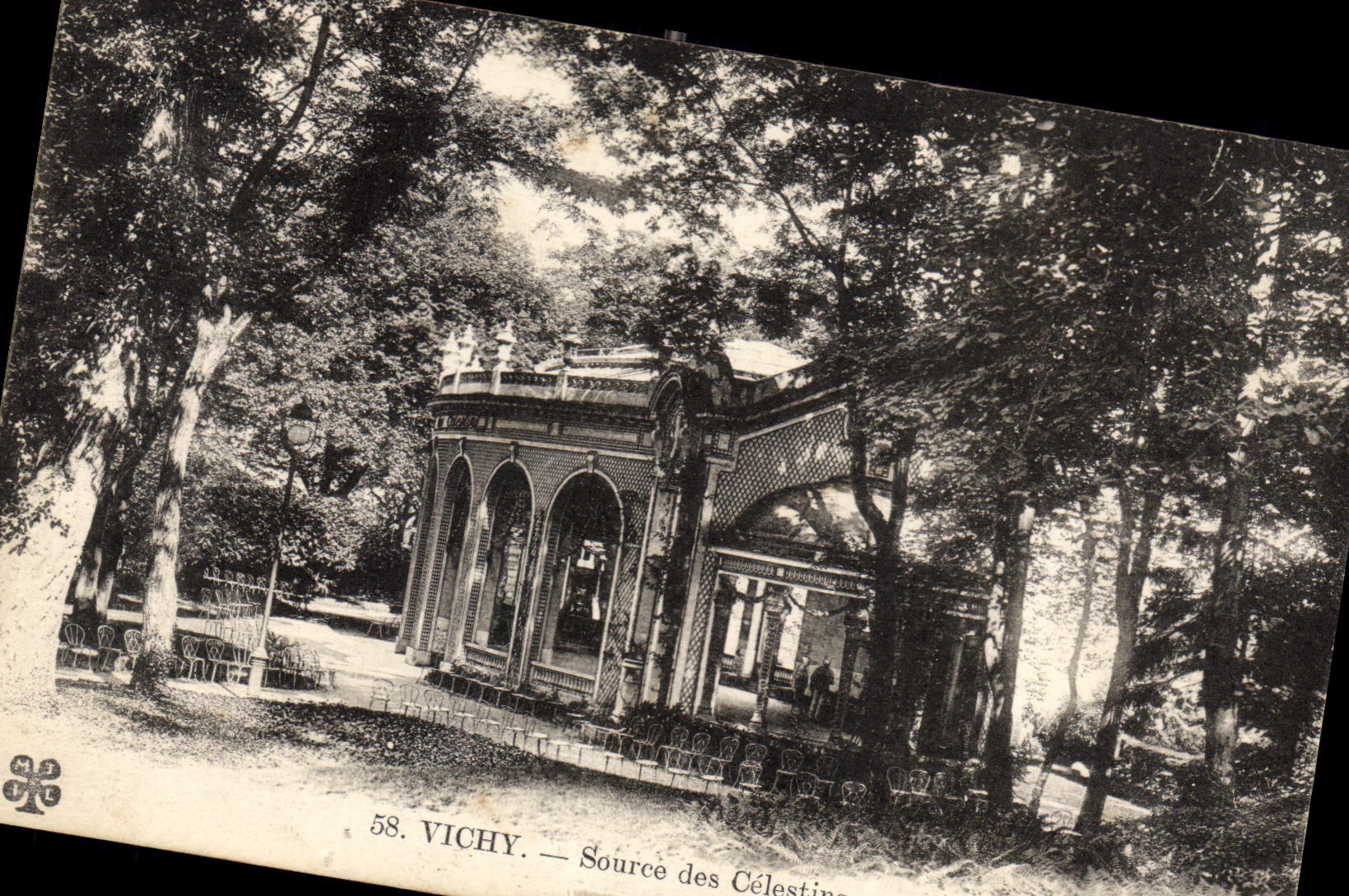 CPA Vichy Source des celestins 