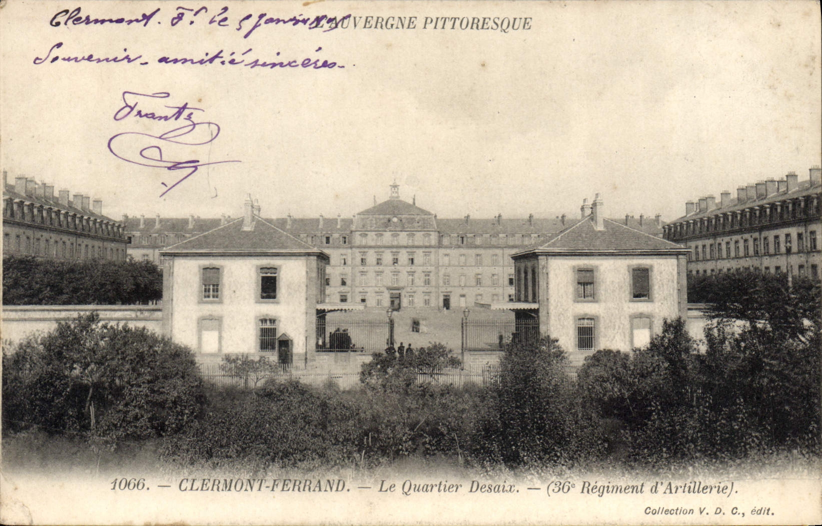 CPA Clermont Ferrand le Quartier Desaix Regiment d'Artillerie 