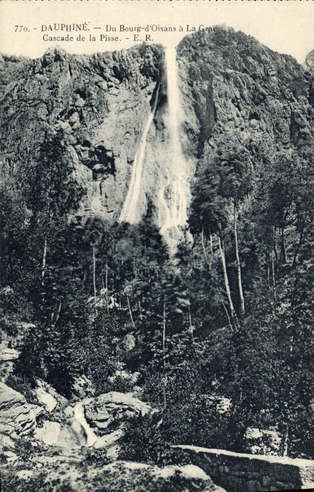 CPA Dauphine Du Bourg d'Oisans Cascade de la Passe