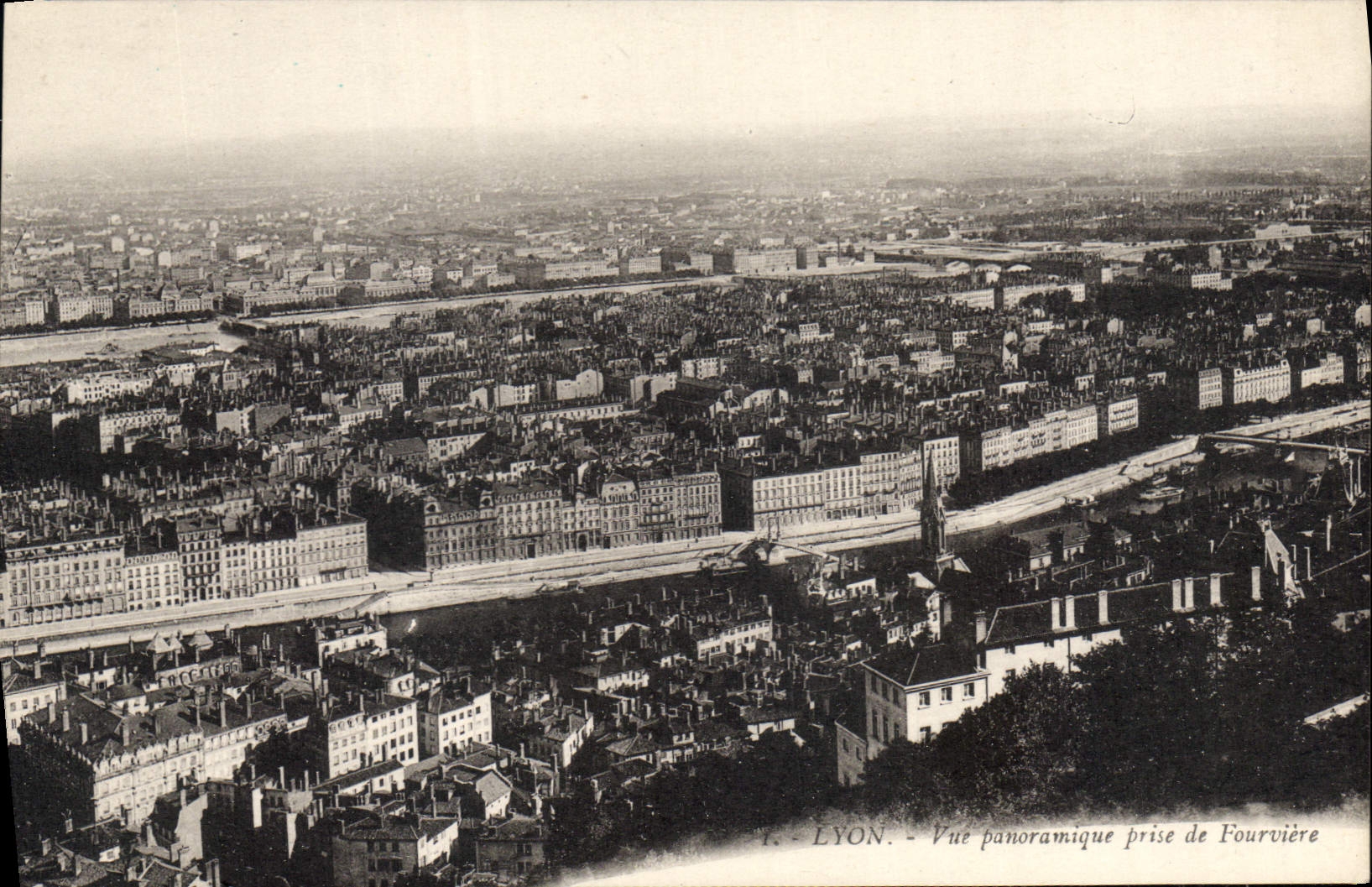 CPA Lyon Vue panoramique prise de Fourviere 