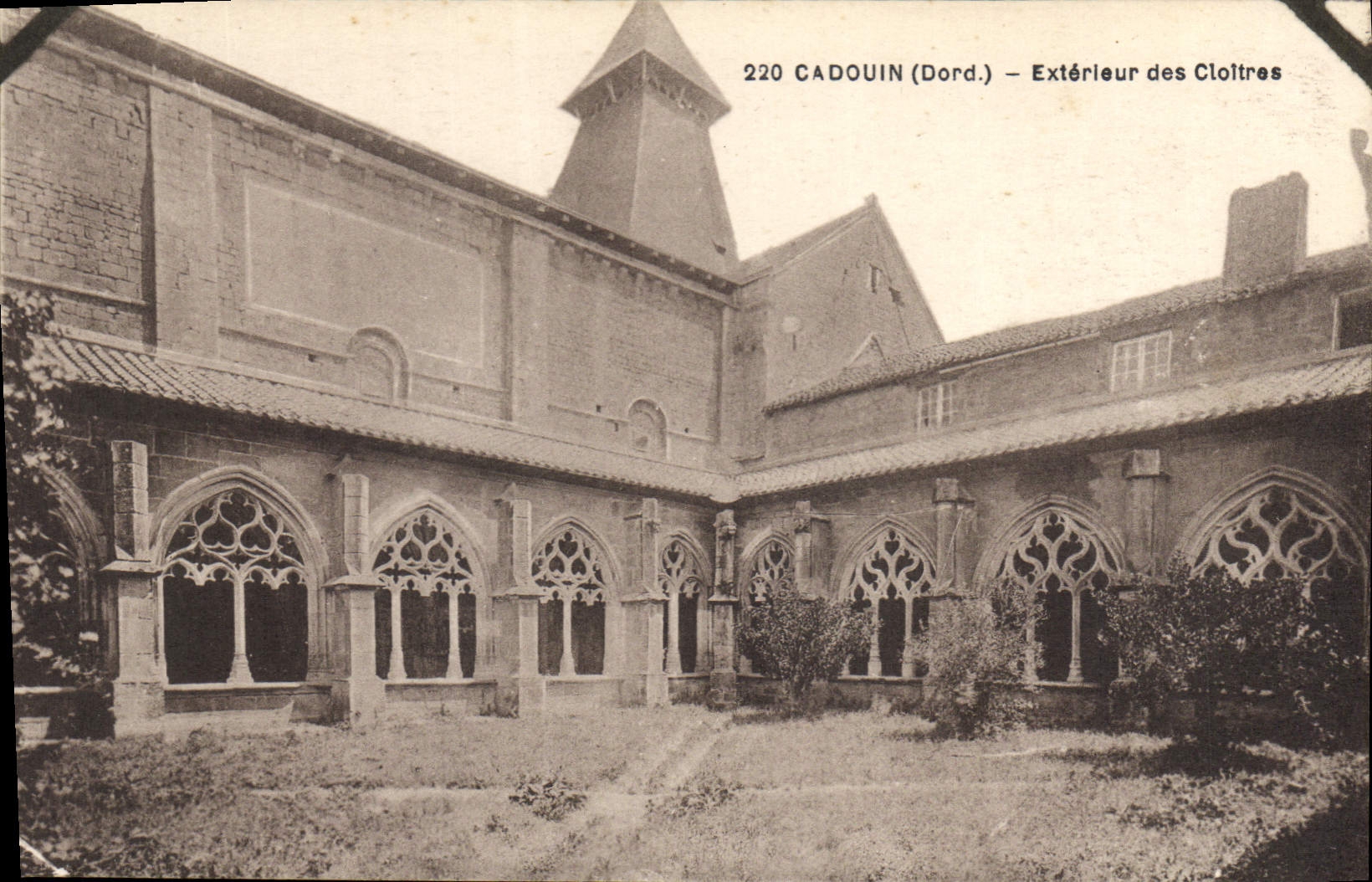 CPA Cadoulin Dord Exterieur des Cloitres 