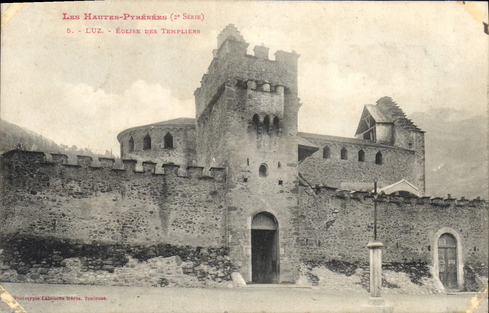 CPA Les Hautes Pyrenees Luz Eglise des Templiers