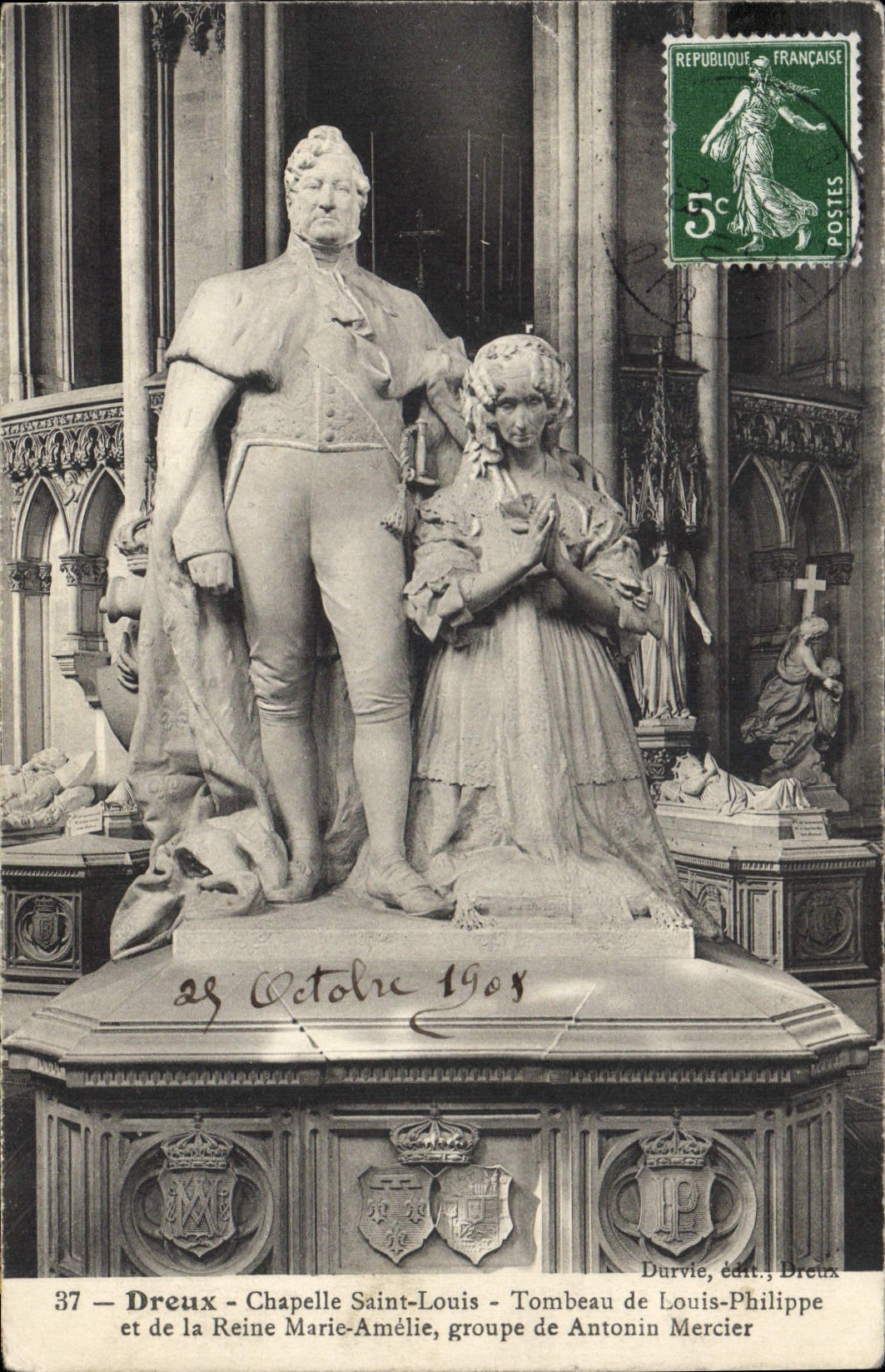 CPA Dreux Chapelle Saint Louis Tombeau de Louis Philippe et de la Reine Marie Amelie groupe de Anton
