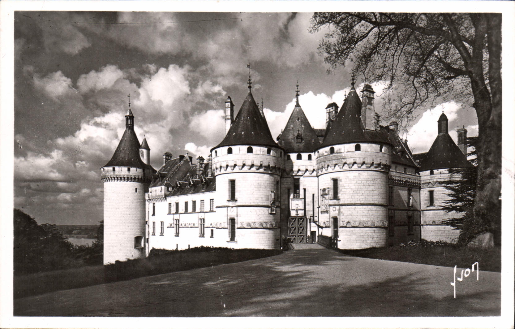 CPA Chaumont L et C Facade du Chateau sur le Parc