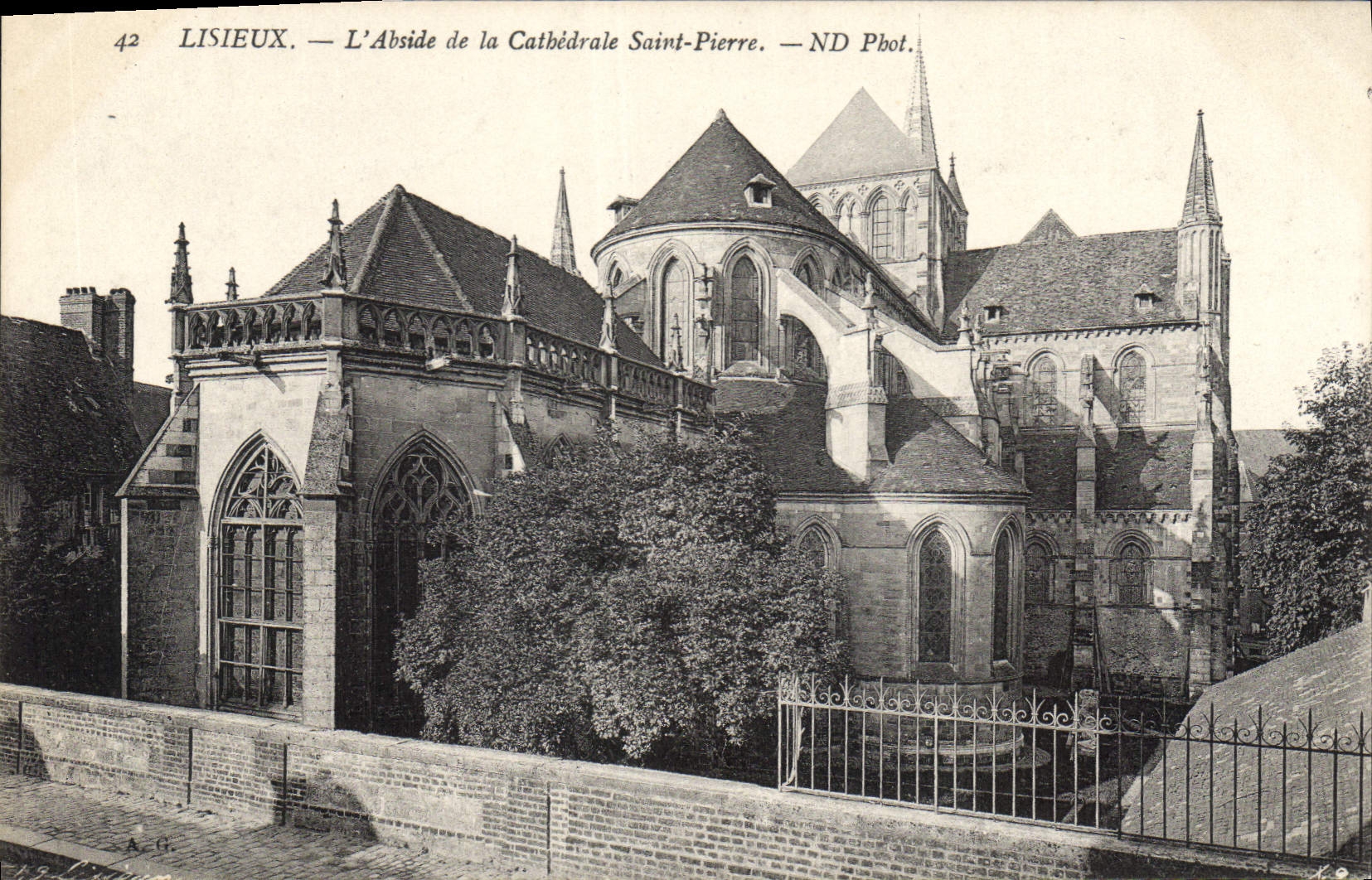 CPA Lisieux L'Abside de la Cathedrale Saint Pierre 