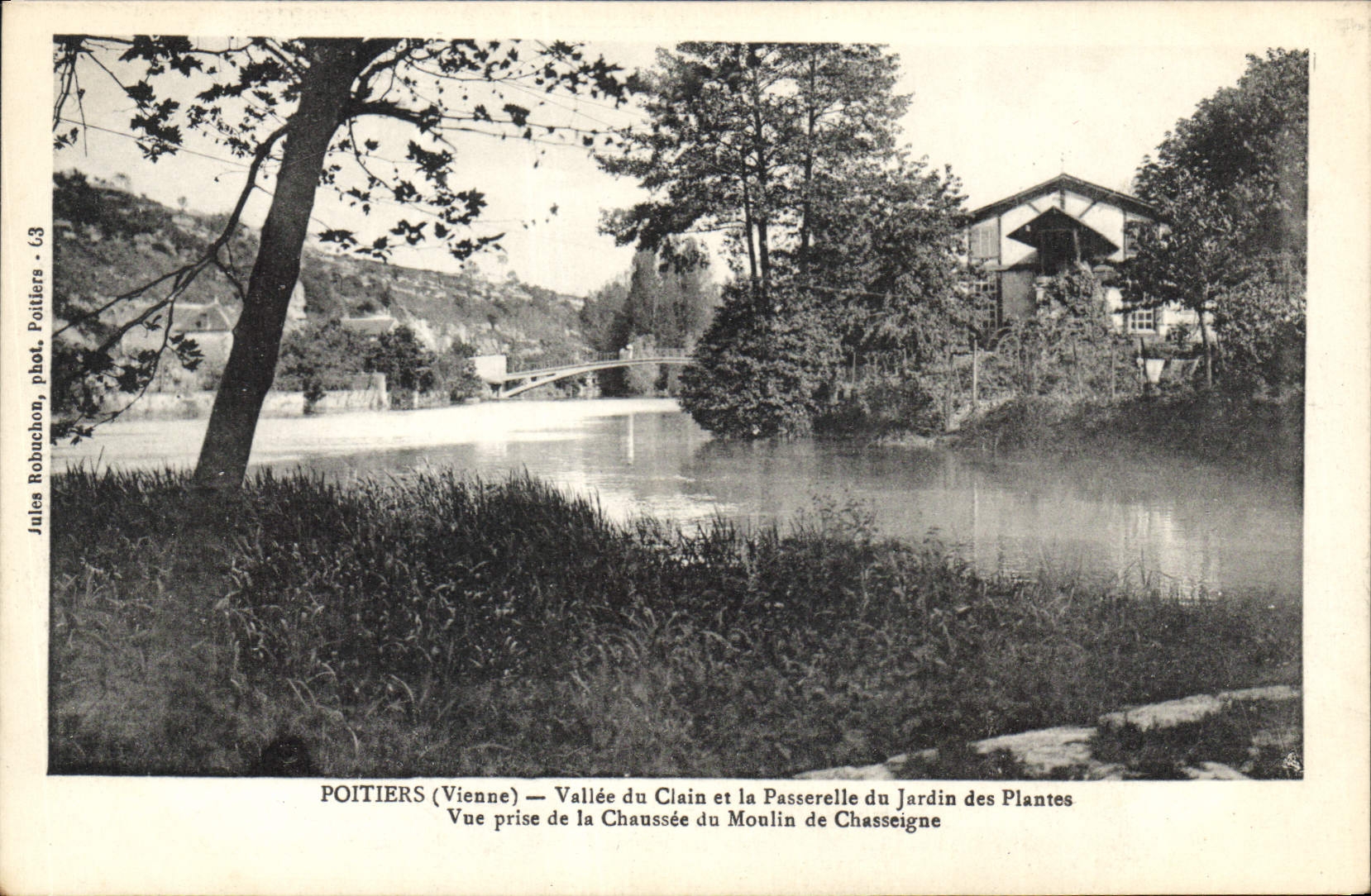 CPA Poitiers Vienne Valle du Clain et la Passerelle du Jardin des Plantes Vue prise de la Chaussee d