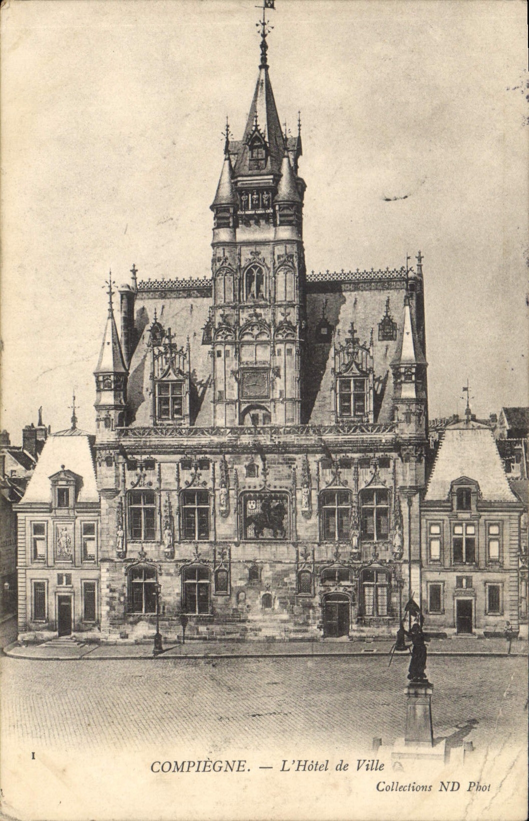 CPA Compiegne l'Hotel de Ville 