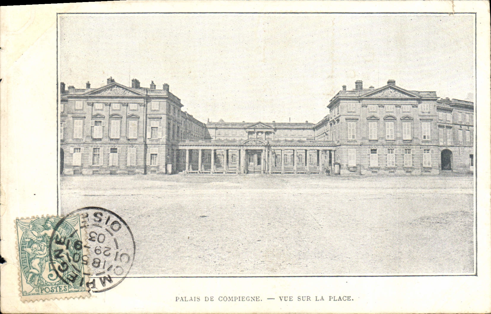 CPA Palais de Compiegne Vue sur la Place 
