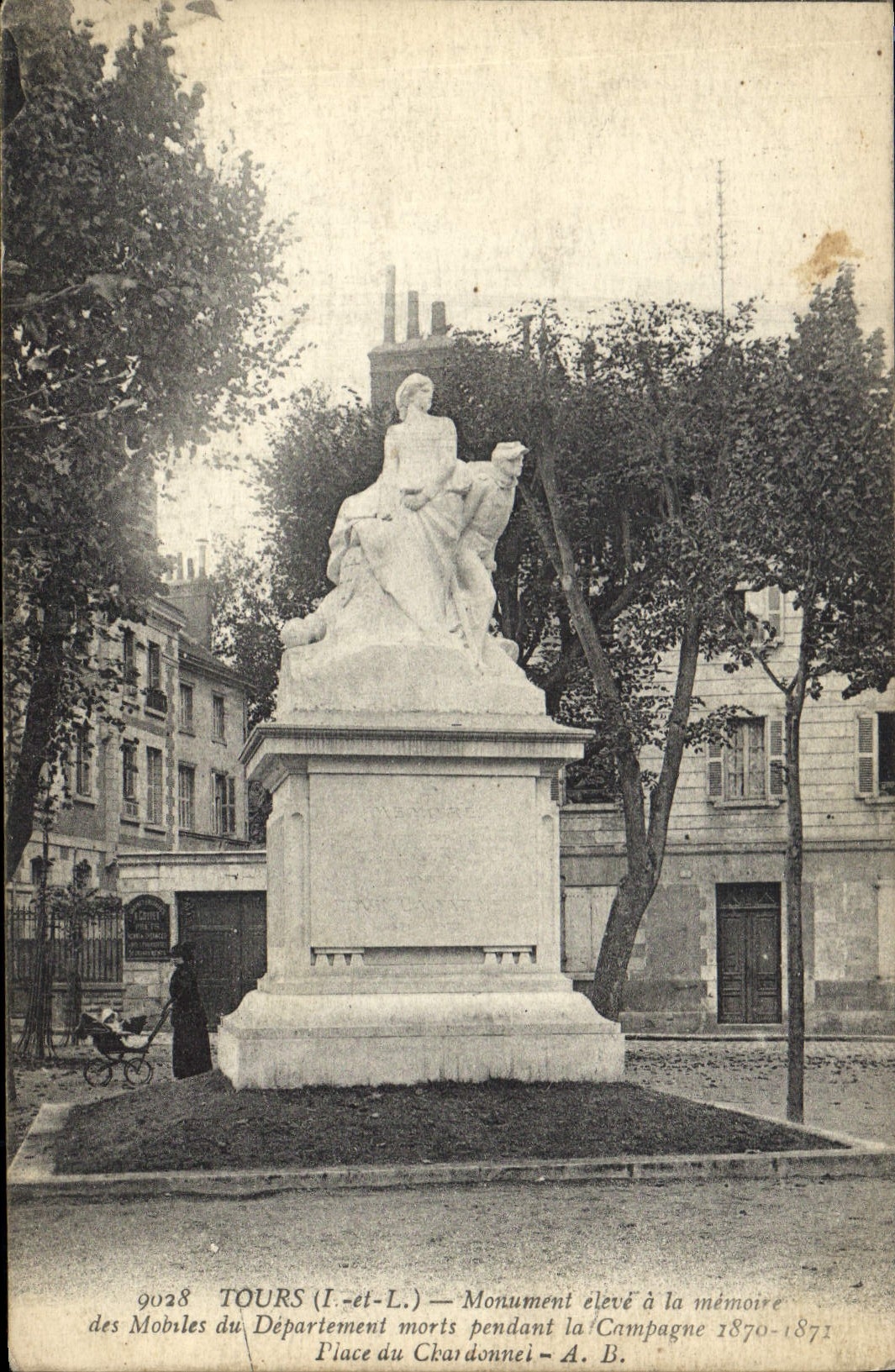 CPA Tours I et L Monument eleve a la memoire des Mobiles du Departament morts pendant la Campagne 