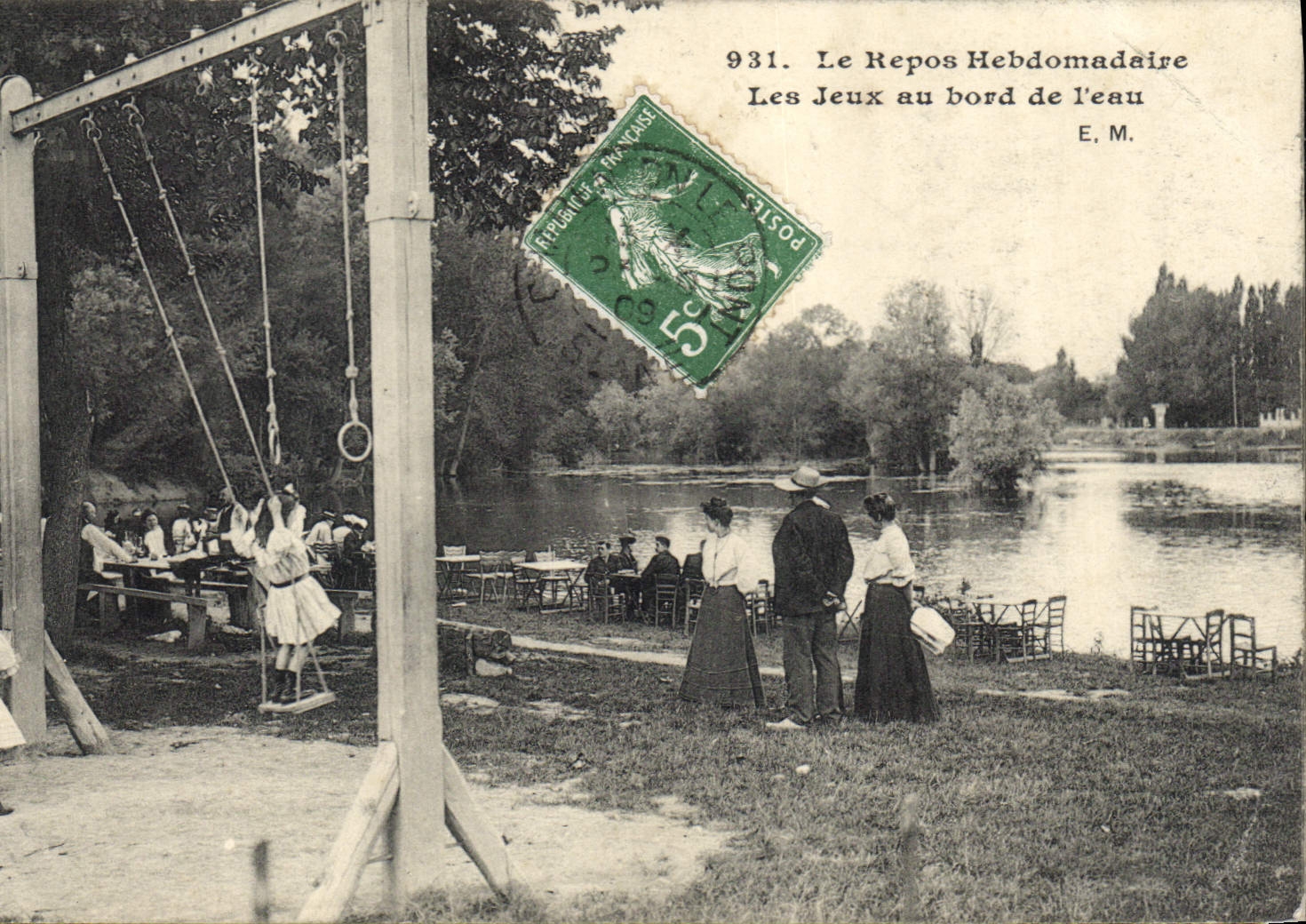 CPA Le Repos Hebdomadaire Les Jeux au bord de l'eau Enfants Balancoire