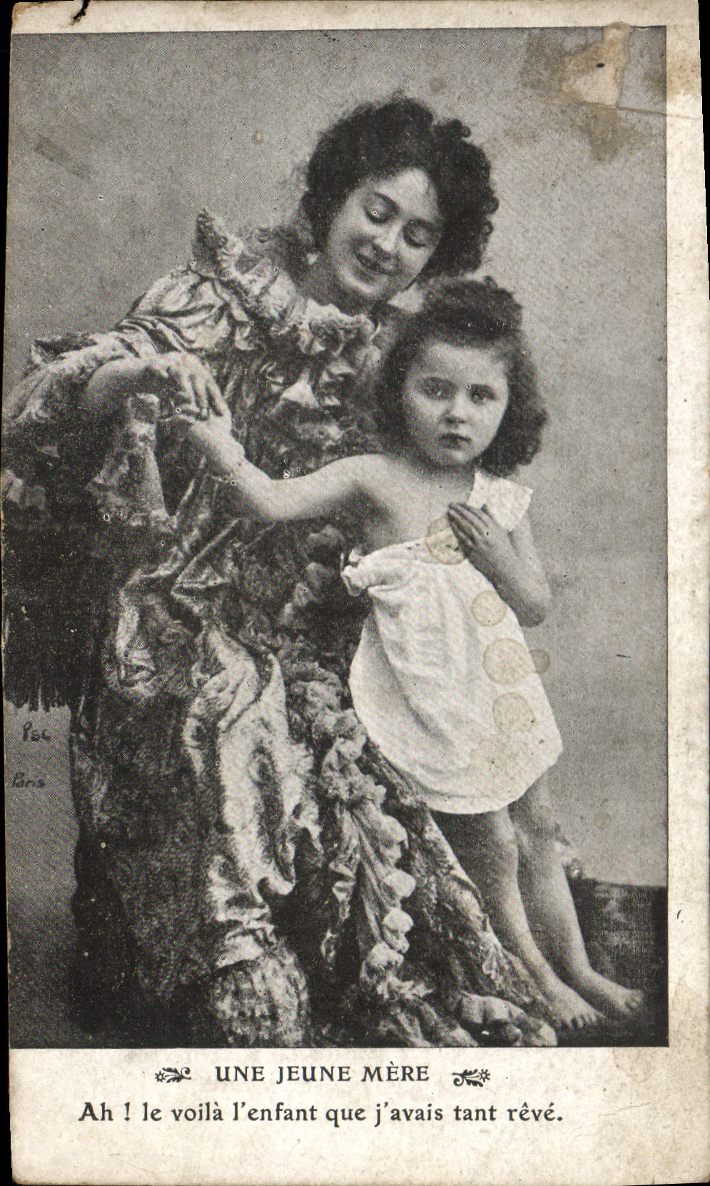 CPA Une Jeune Mere 