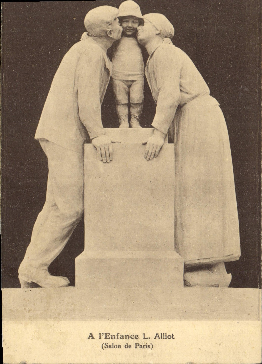CPA A l'Enfance L Alliot Salon de Paris 