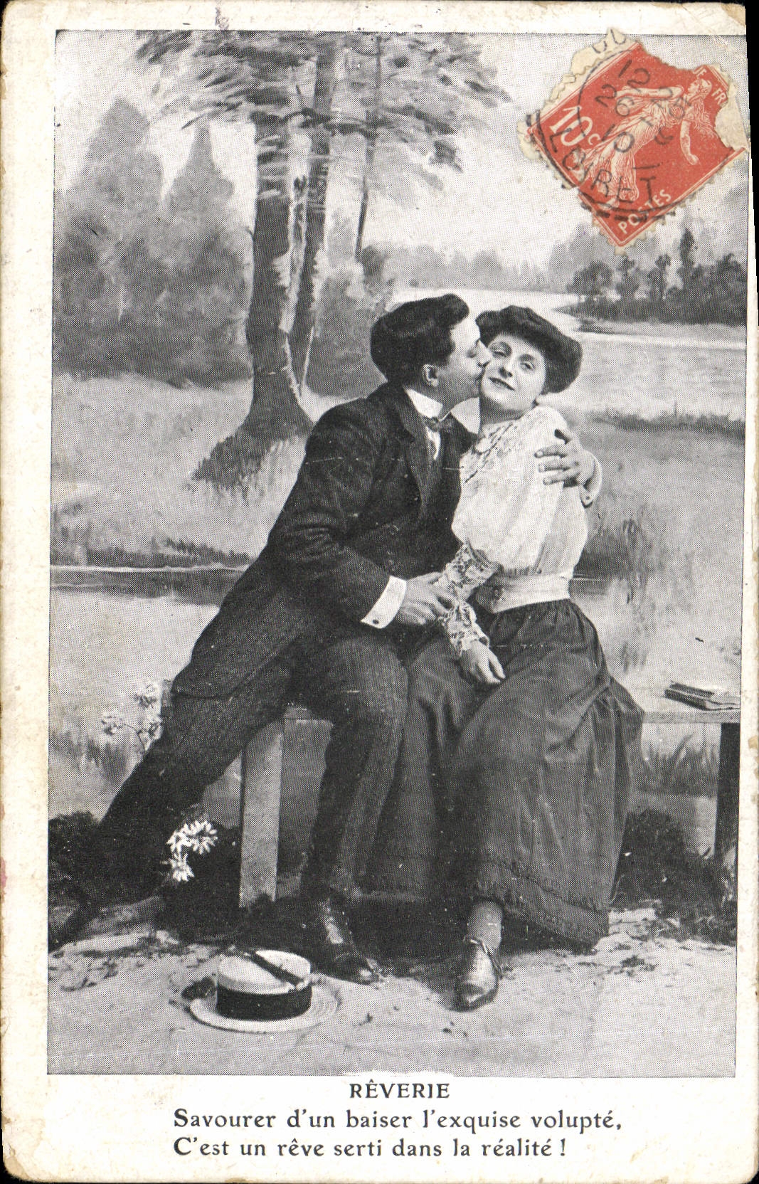 CPA Reverie Savourer d'un Baiser l'exquise volupte C'est un reve serti dans la realite Femme