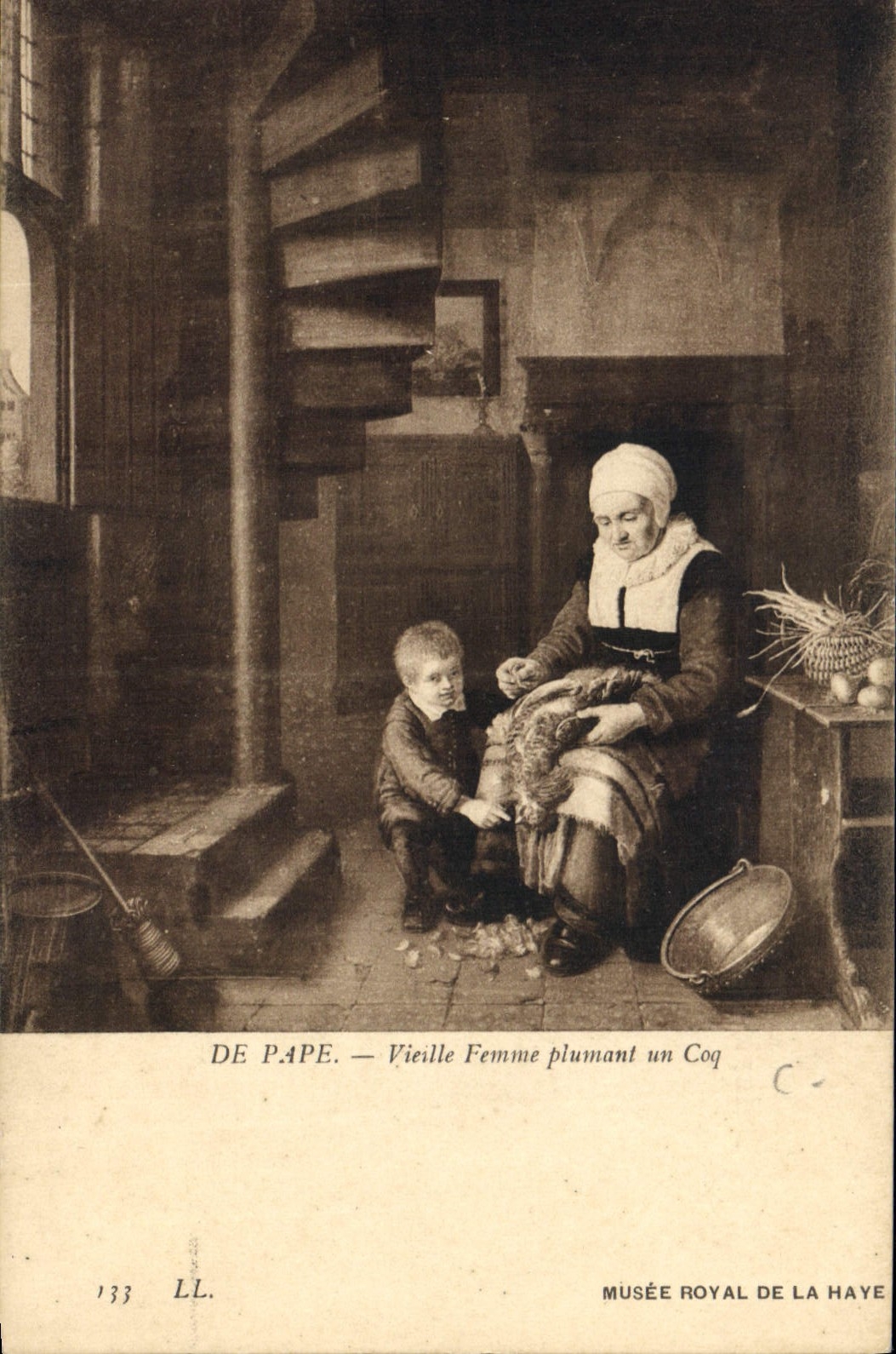 CPA De Pape Vieille Femme plumant un Coq 
