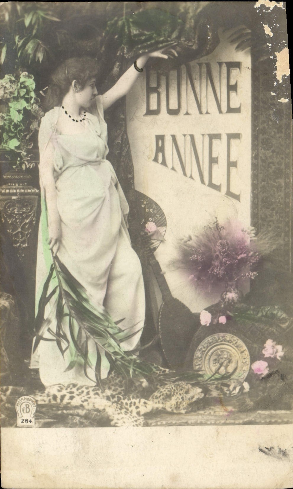 CPA Bonne Annee Femme