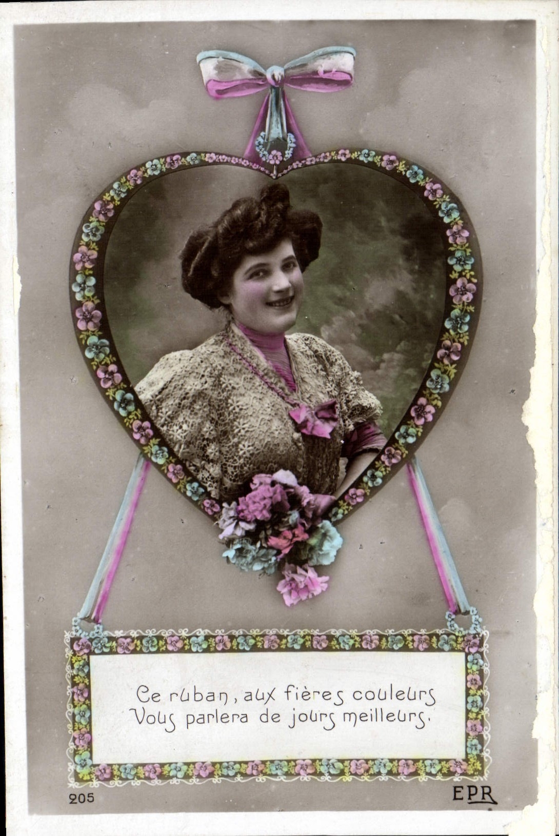 CPA Ce ruban aux fieres couleurs vous parlera de jours meilleurs Femme