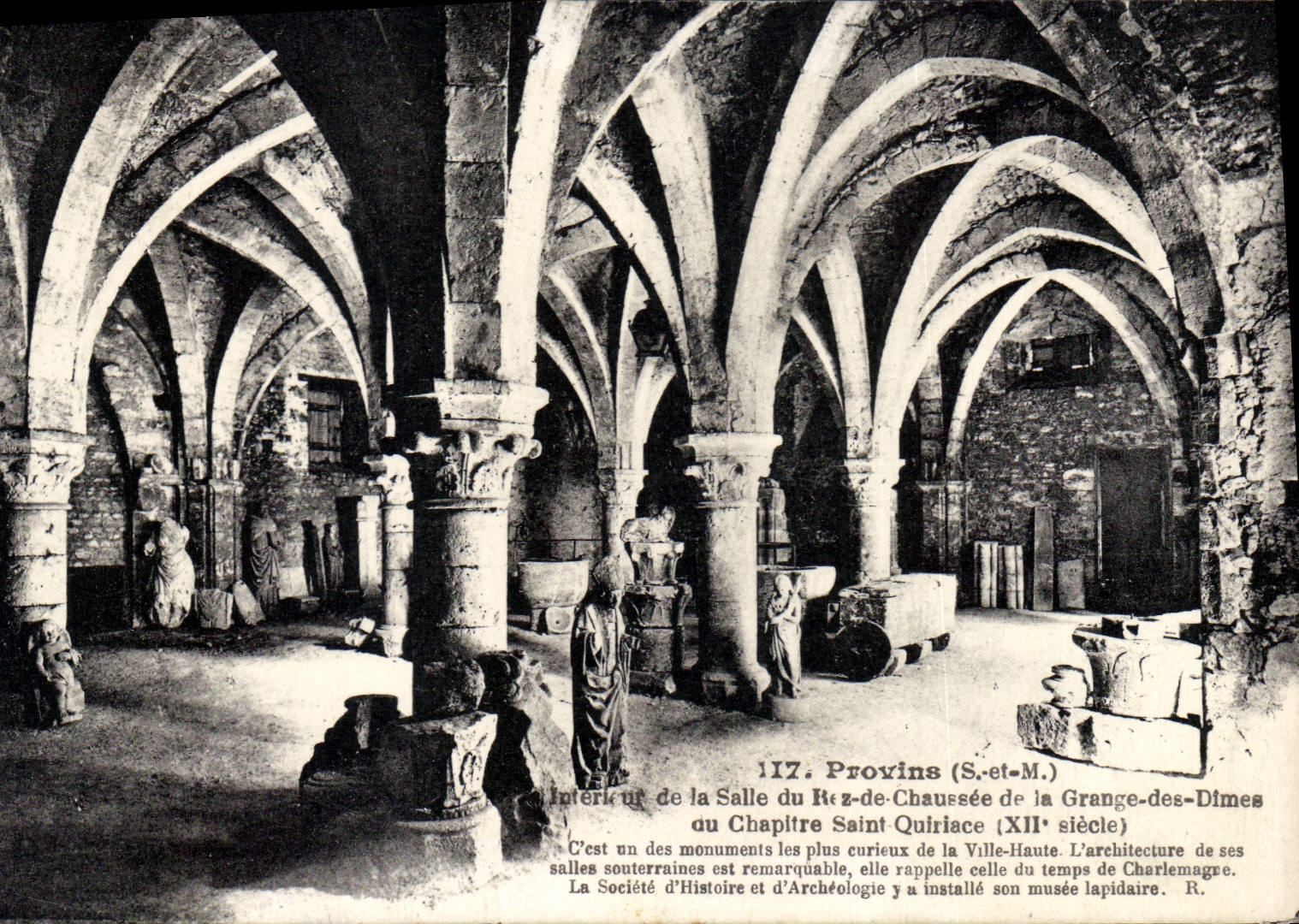 CPA Provins S et M Interieur de la Salle du Rez de Chaussee de la Grange des Dimes du Chapitre Saint