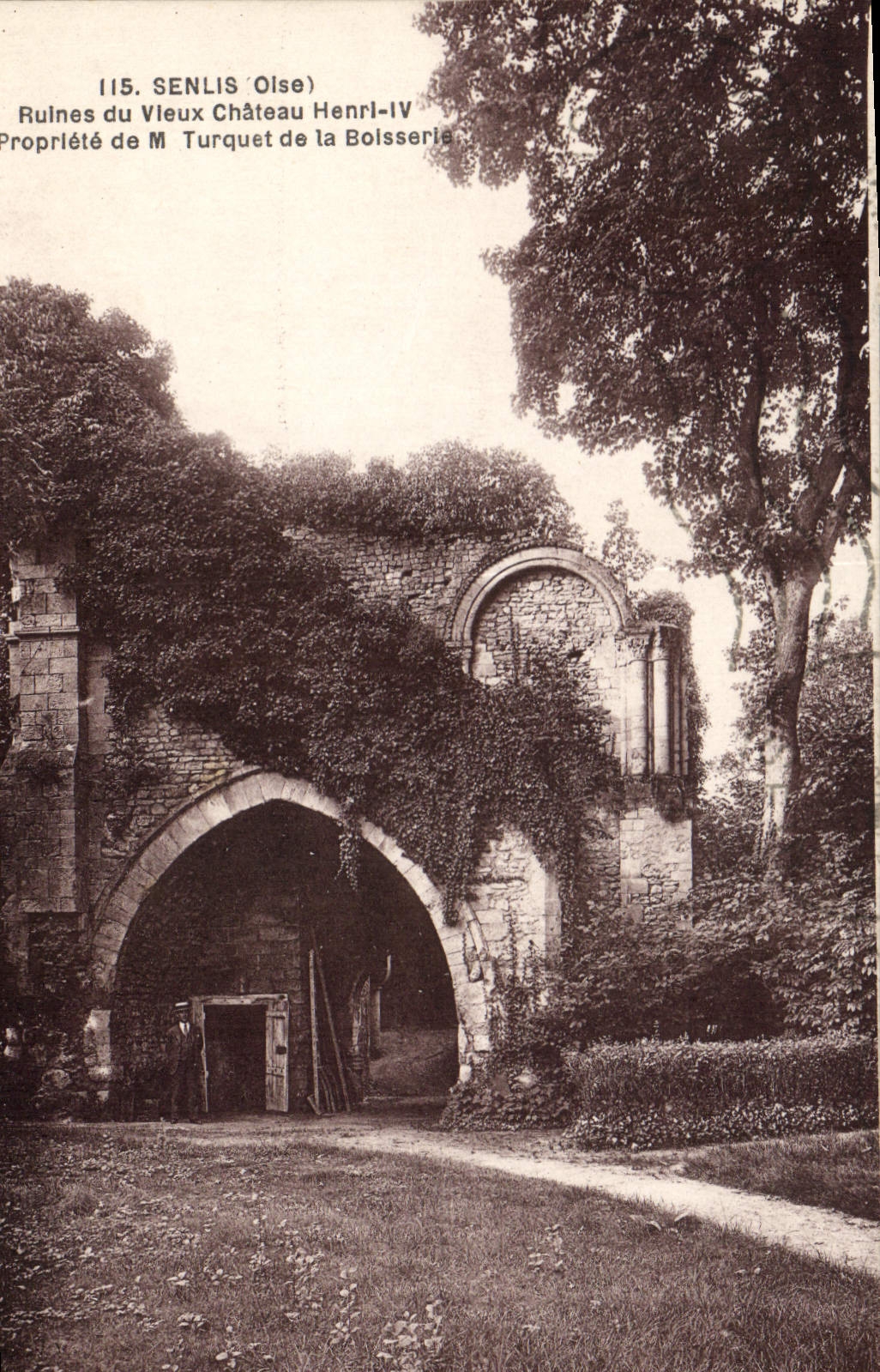 CPA Senlis Oise Ruines du Vieux Chateau Henri VI Propriete de M Turquet de la Boisserie