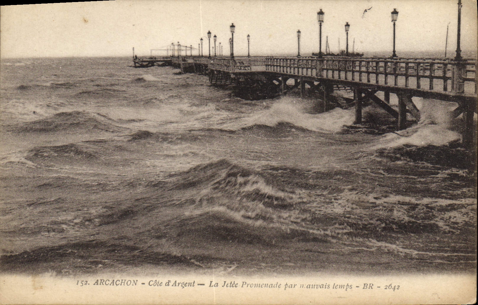 CPA Arcachon Cote d'Argent La Jetee Promenade par auvais temps 