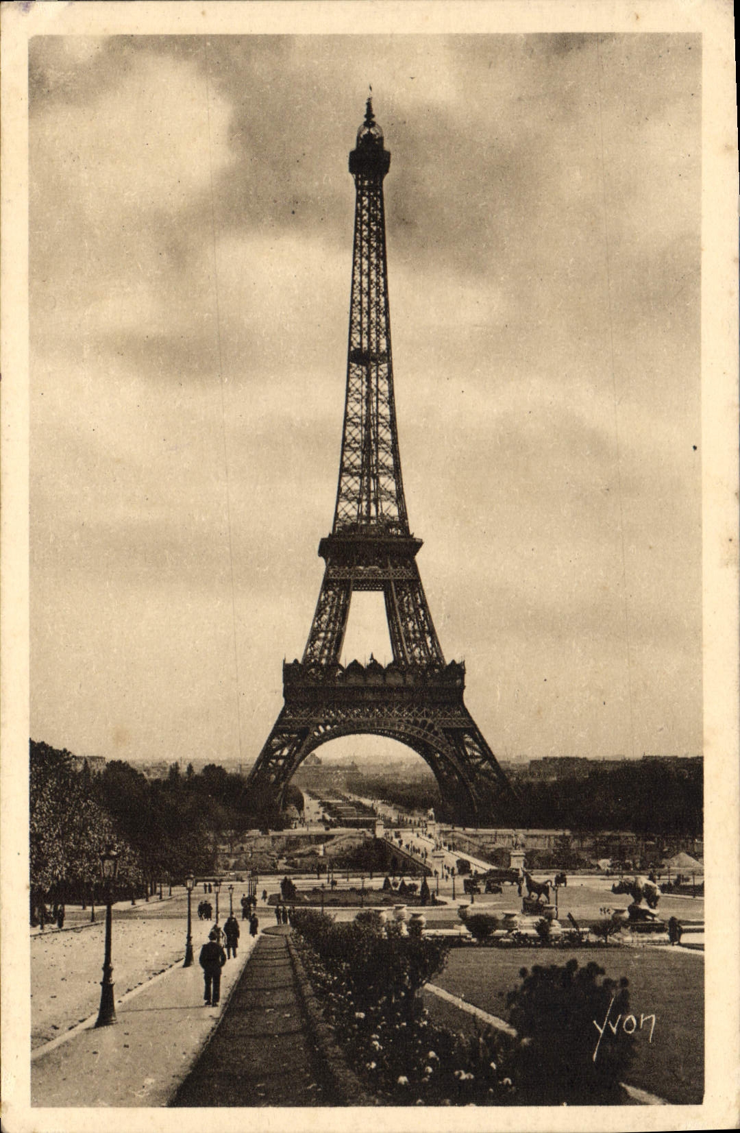 CPA Paris La Tour Eiffel Rhinoceros