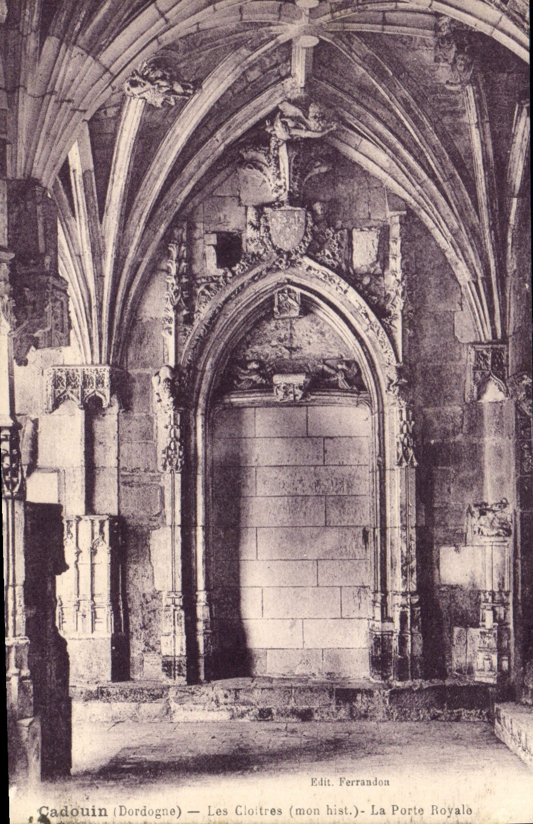 CPA Cadouin Dordogne Les Cloitres Mon Hist La Porte Royale