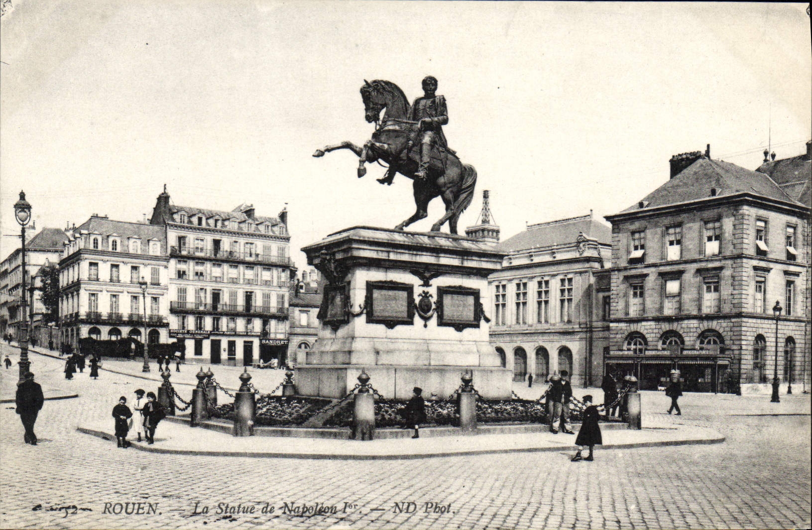 CPA Rouen La Statue de Napoleon 