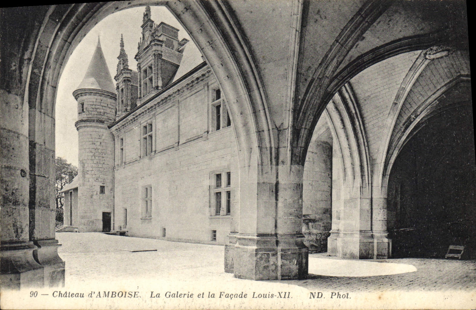 CPA Chateau d'Amboise La Galerie et la Facade Louis XII