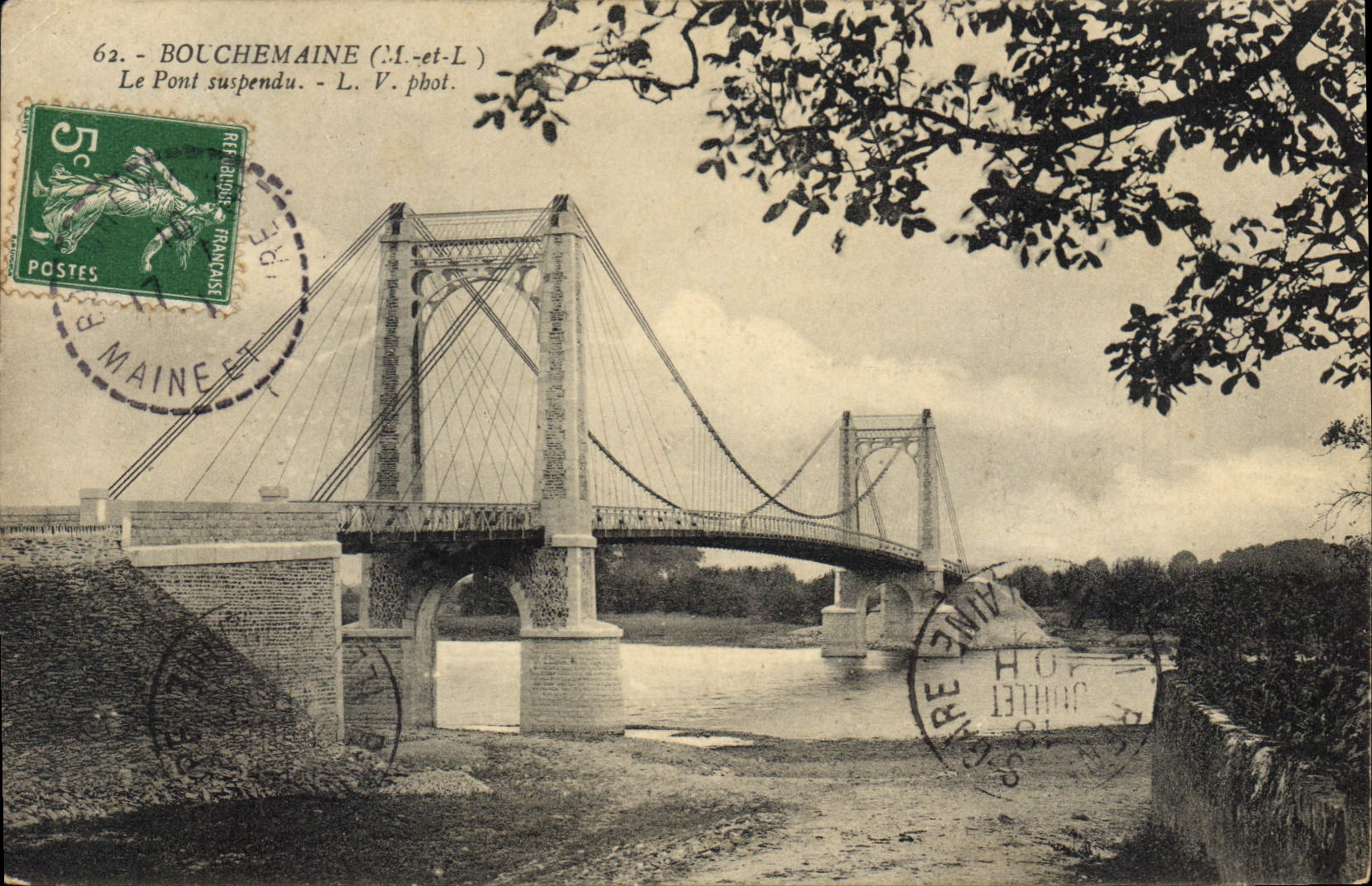 CPA Bouchemaine M et L Le Pont suspendu 
