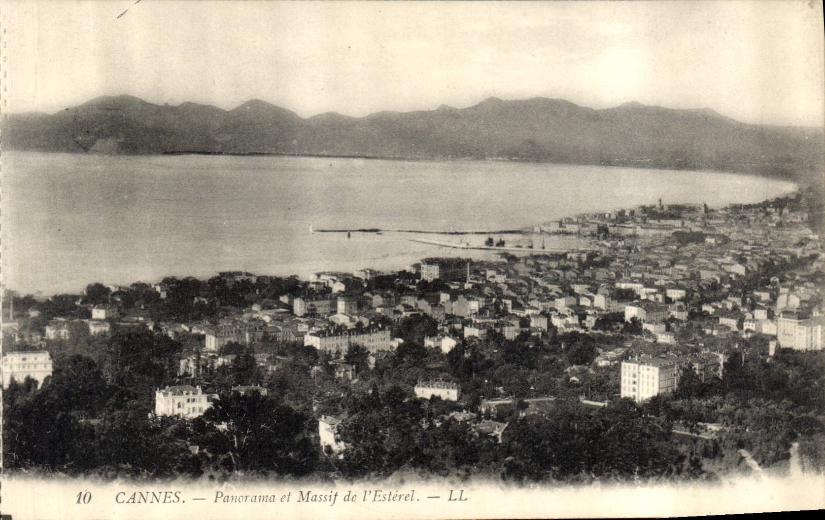 CPA Cannes Panorama et Massif de l'Esterel 