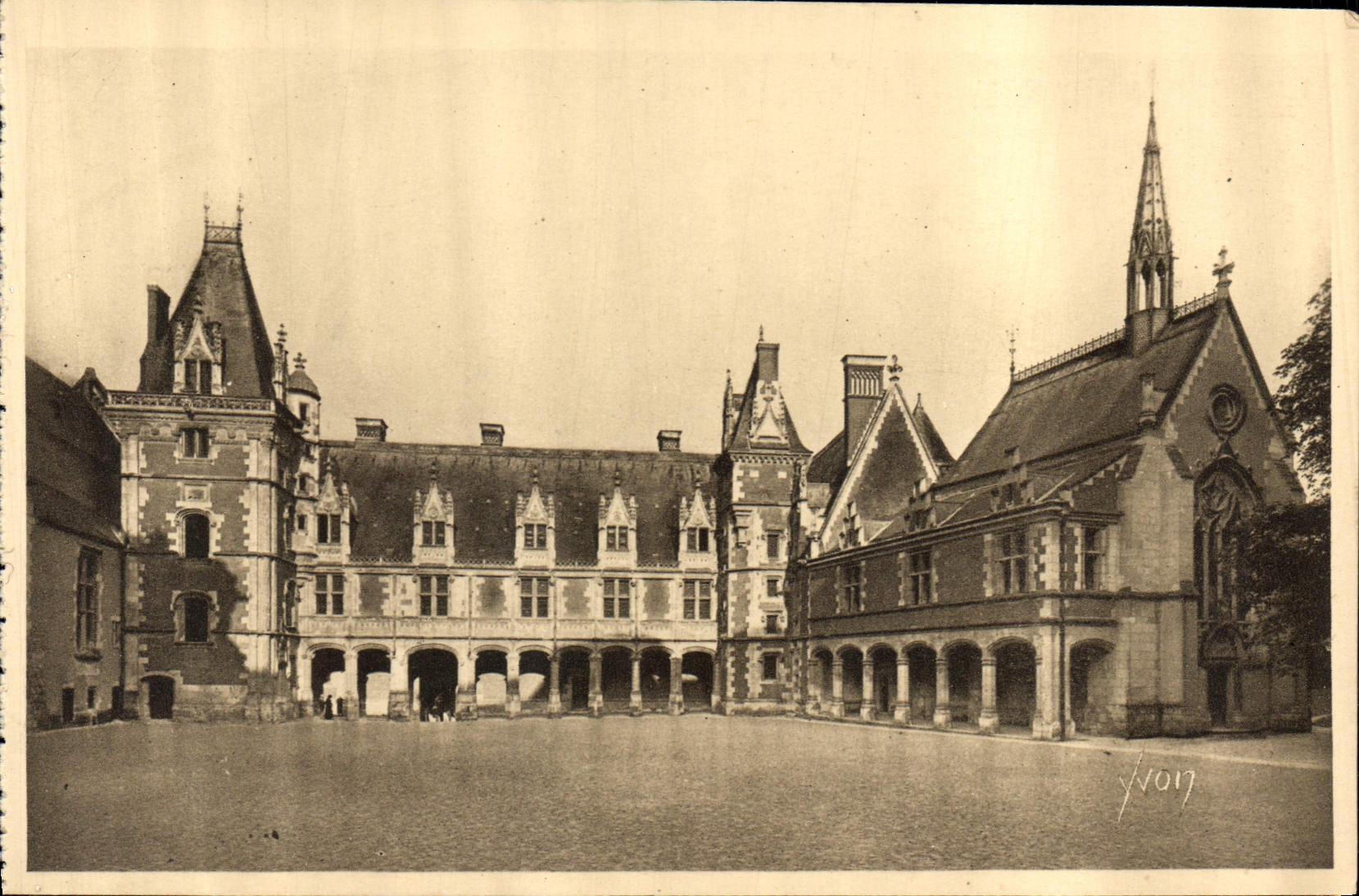 CPA Chateau de Blois Aile Louis XII et la Chapelle
