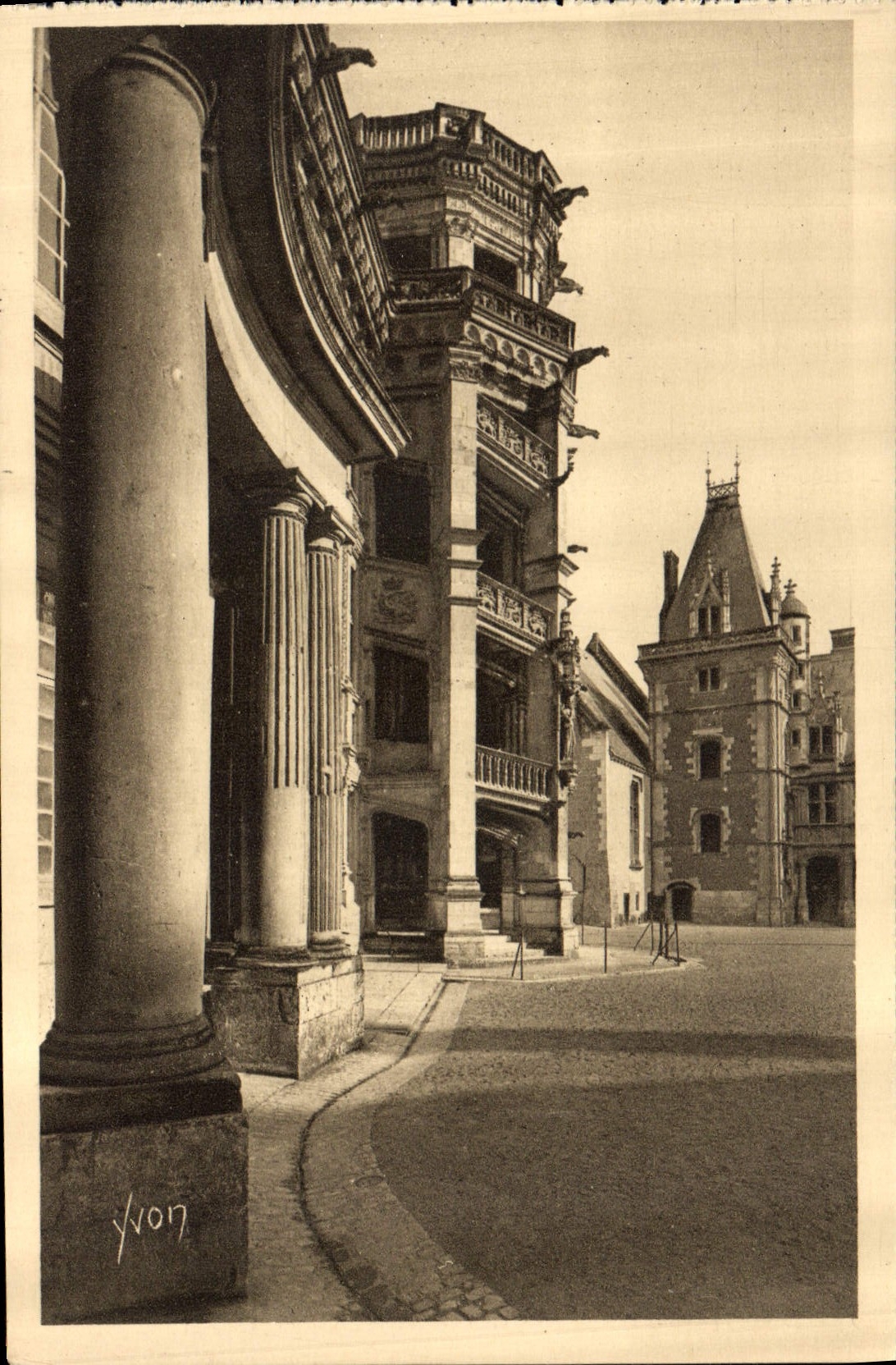 CPA Chateau de Blois Escalier Francois Ier et Facade Louis XII 