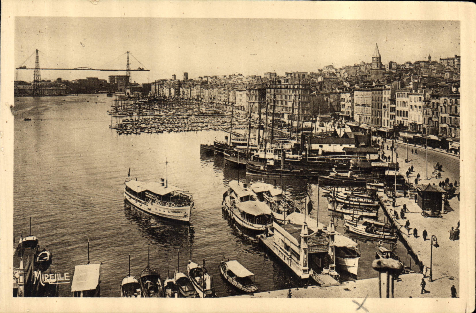 CPA Marseille Le Vieux Port et Pont Transbordeur Bateaux