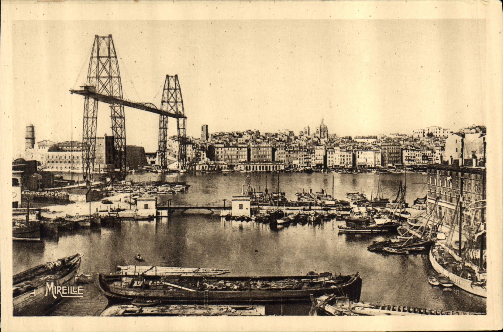 CPA Marseille du Carenage et Pont Transbordeur Bateaux