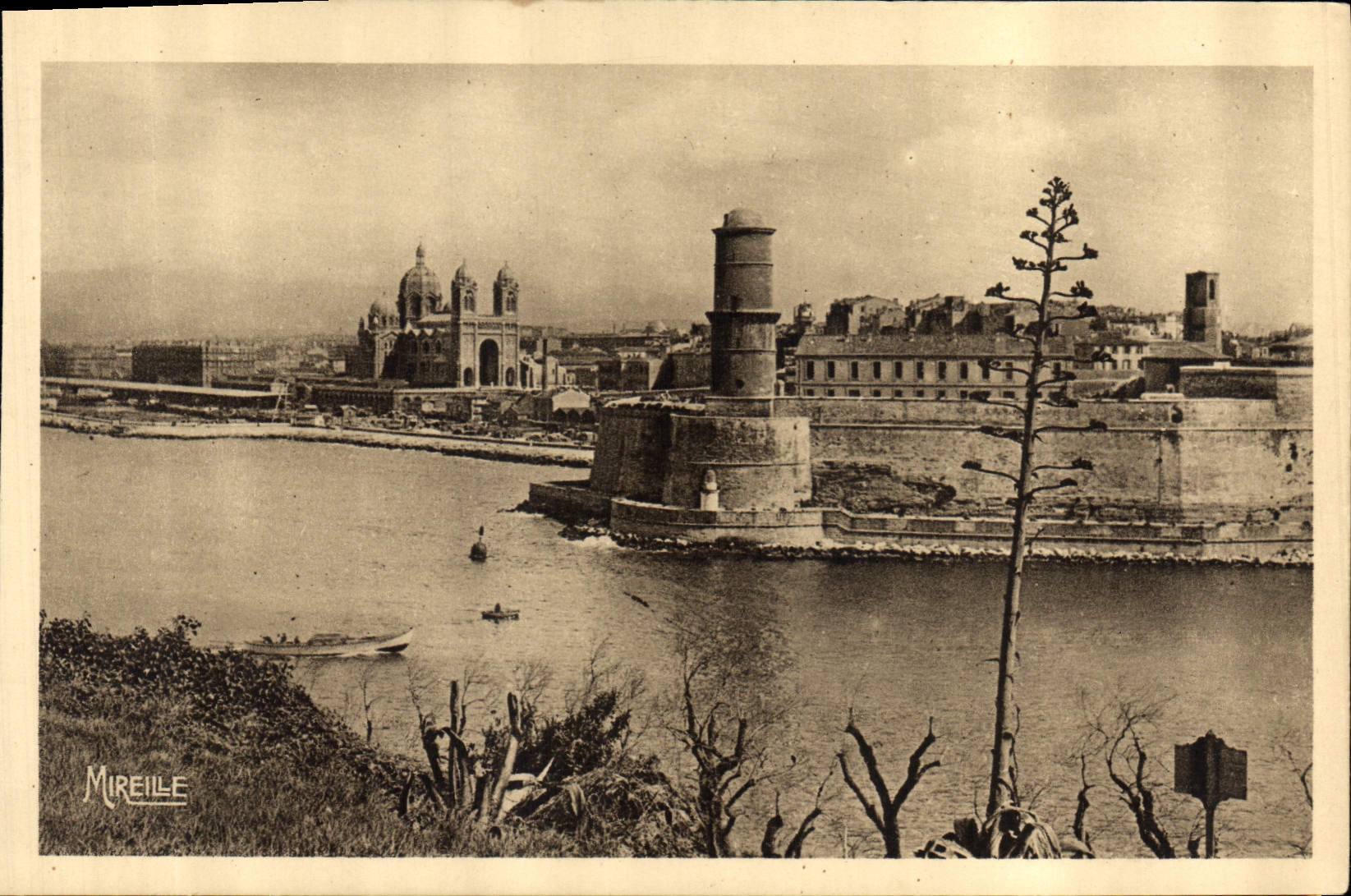 CPA Marseille La Cathedrale et le Fort Saint Jean 