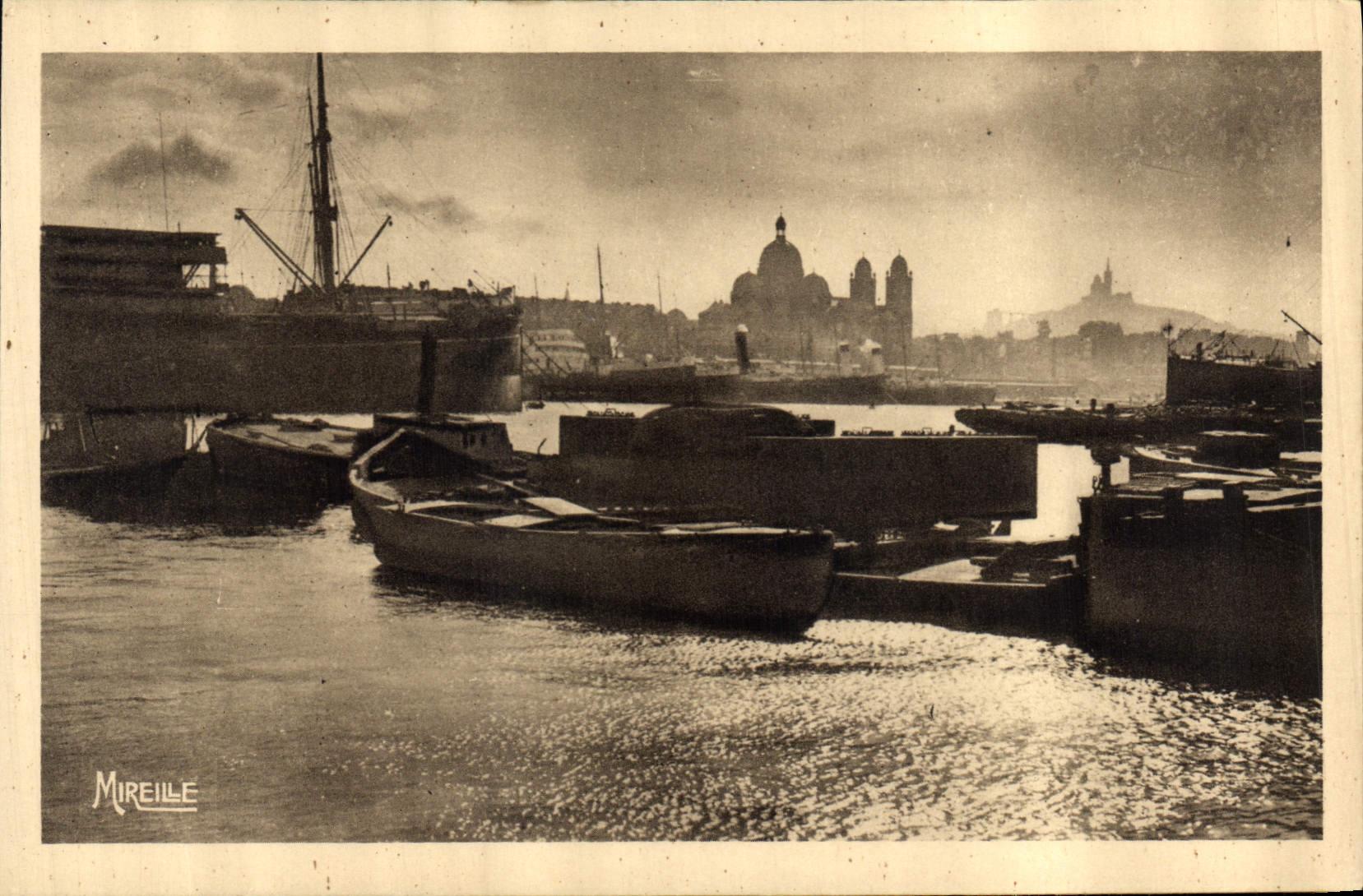 CPA Marseille Un coin de Port de la Joliette dans le lointain la Cathedrale et Notre Dame de la Gard