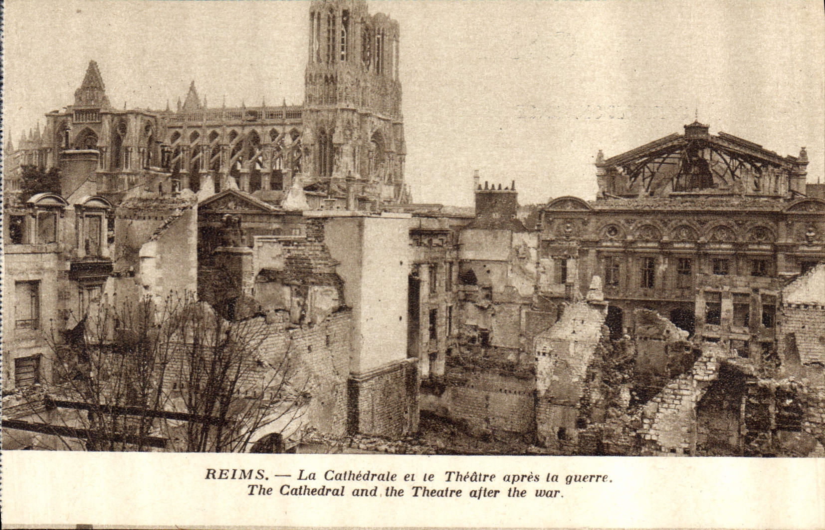 CPA Reims La Cathedrale et le Theatre apres la guerre 