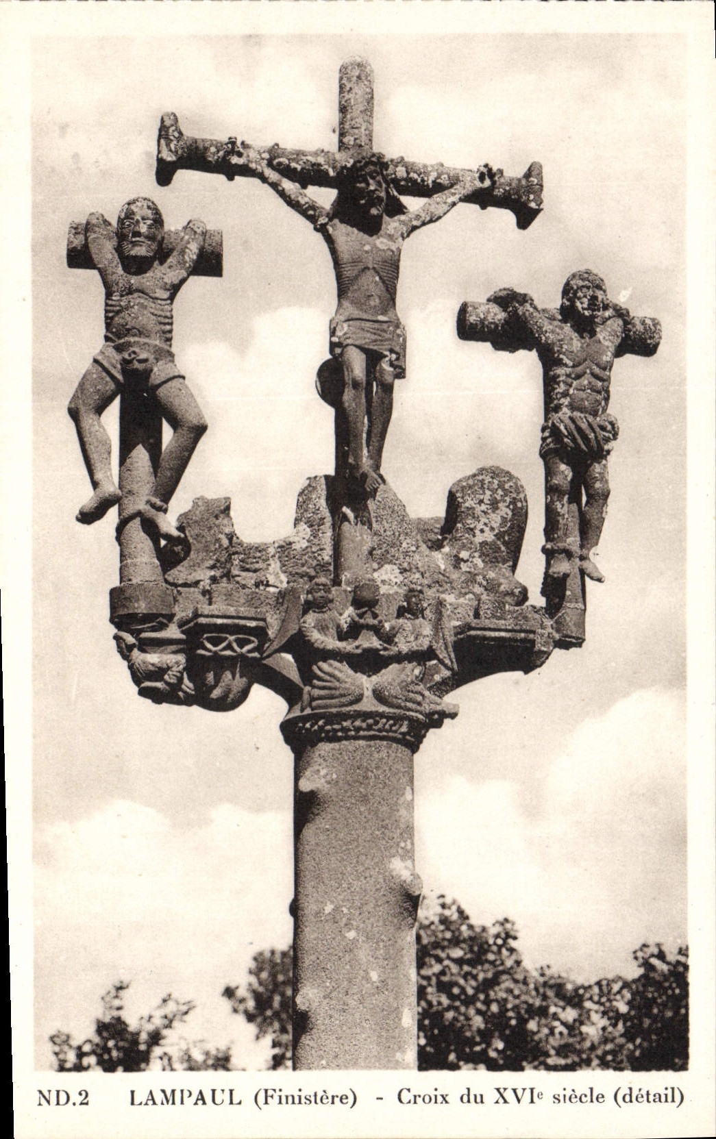 CPA Lampaul Finistere Croix du XVI siecle detail 