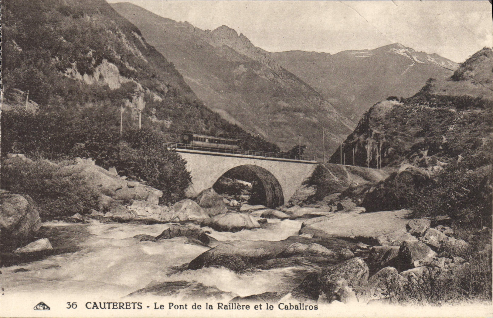CPA Cauterets Le Pont de la Raillere et le Cabaliros 