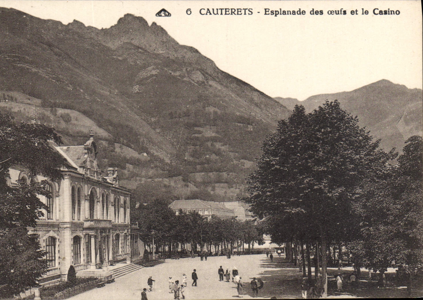 CPA Cauterets Esplanade des oeufs et le Casino 