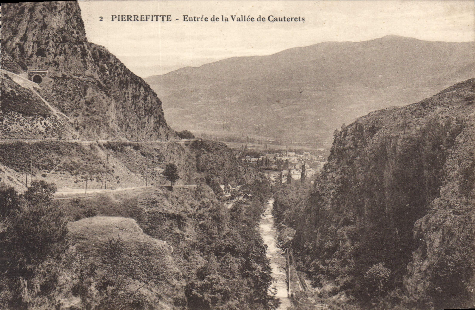 CPA Cauterets Entree de la Vallee de Cauterets 