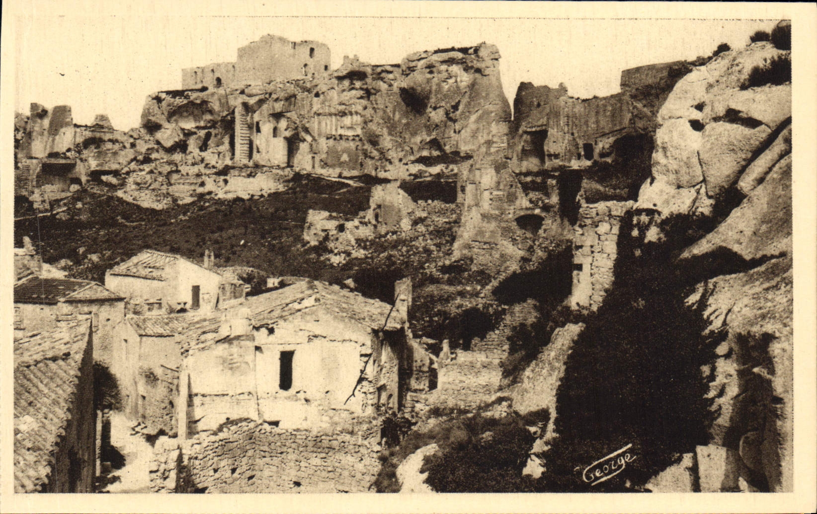 CPA Les Baux Ruines imposantes du chateau feodal X S