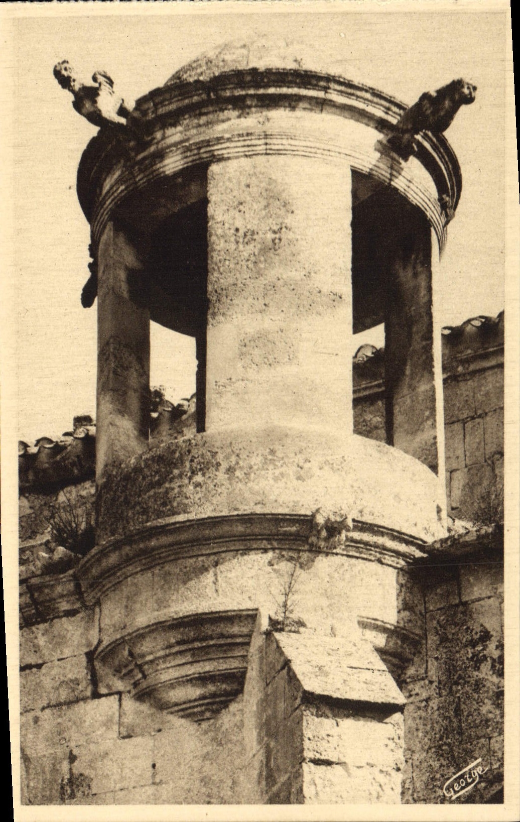 CPA Les Baux Lanterne des Morts 