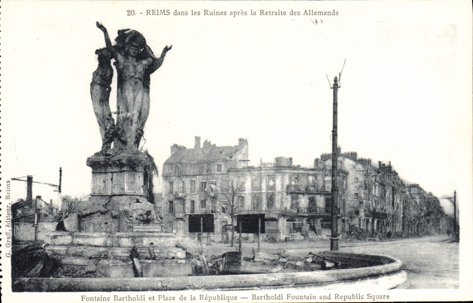 CPA Reims dans les Ruines apres la Retraite des Allemands Fontaine Bartholdi et place de la Republiq