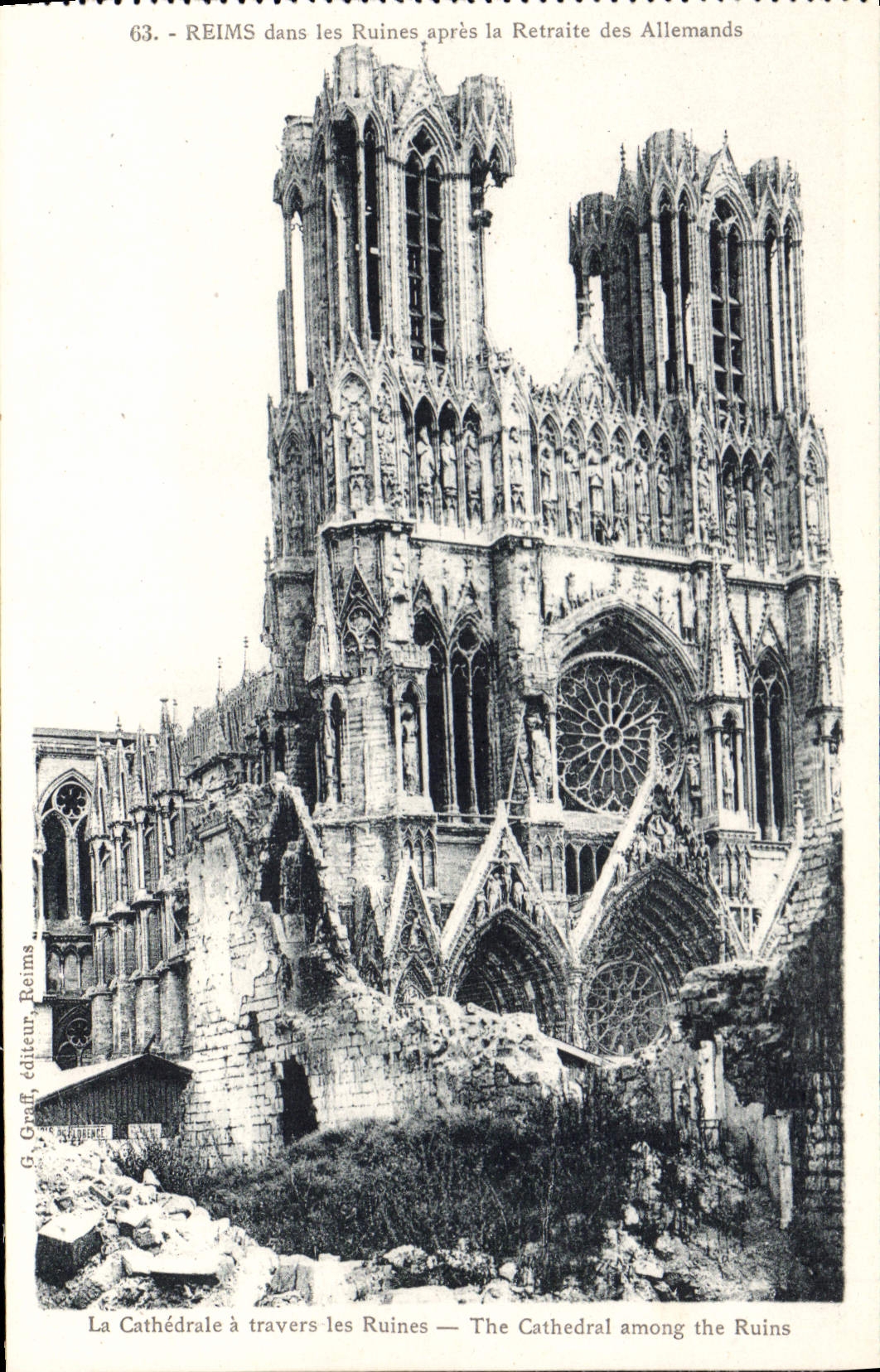 CPA Reims dans les Ruines apres la Retraite des Allemands la Cathedrale a travers les Ruines