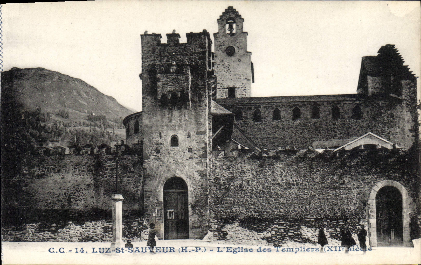 CPA Luz Sr Sauveur H P l'eglise des Templiers XII siecle 