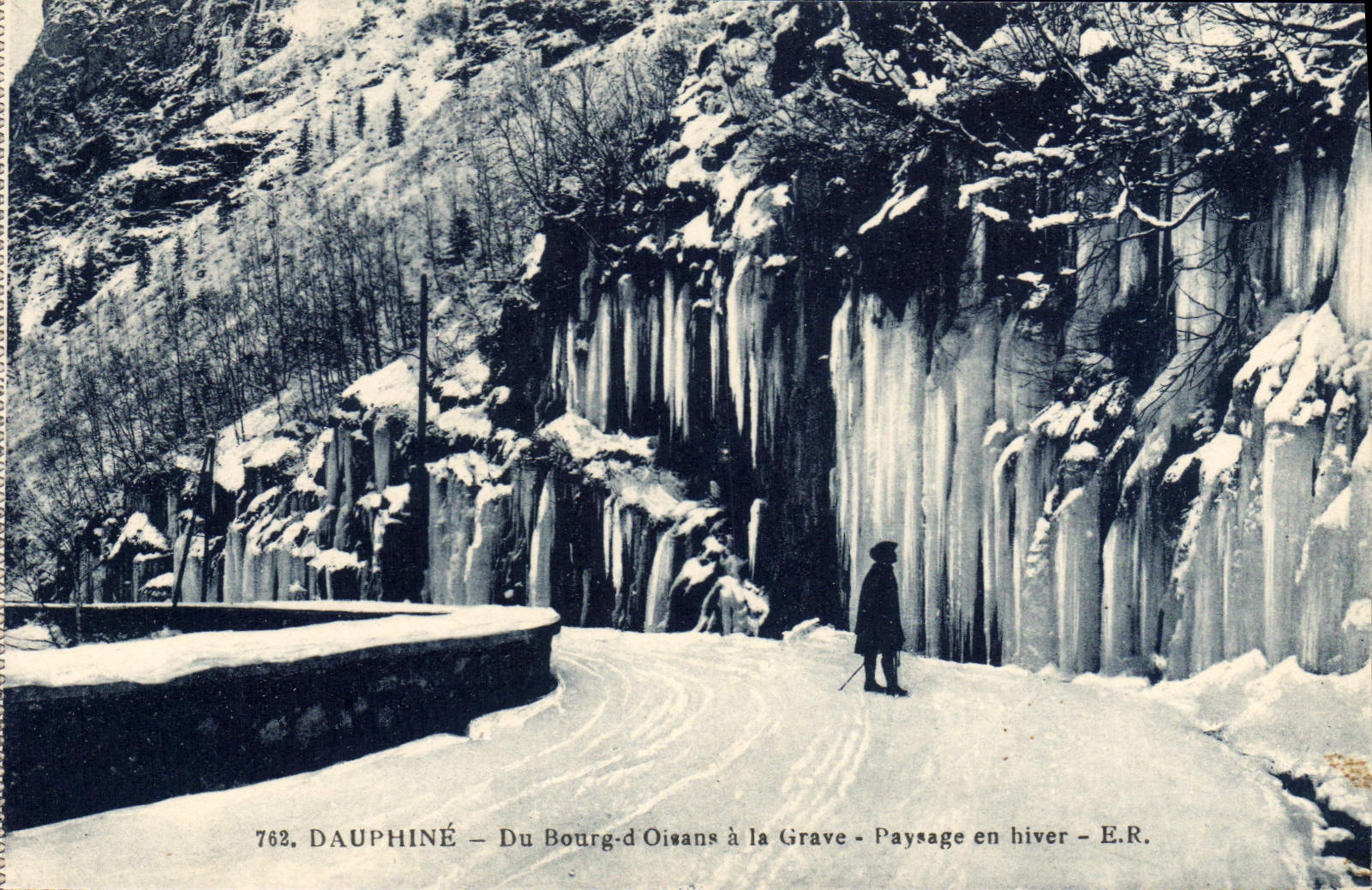 CPA Dauphine Bourg d'Oisans a la Grave Paysage en hiver