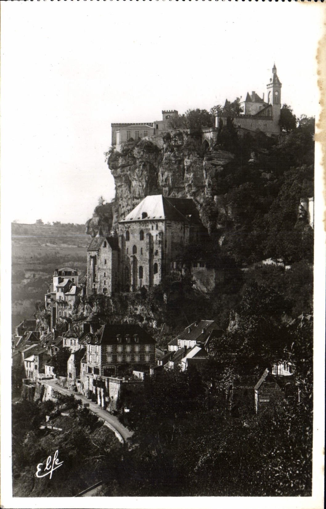 CPA Pyrlnees Ocean Rocamadour le chateau et le Rocher surplombart la Ville 