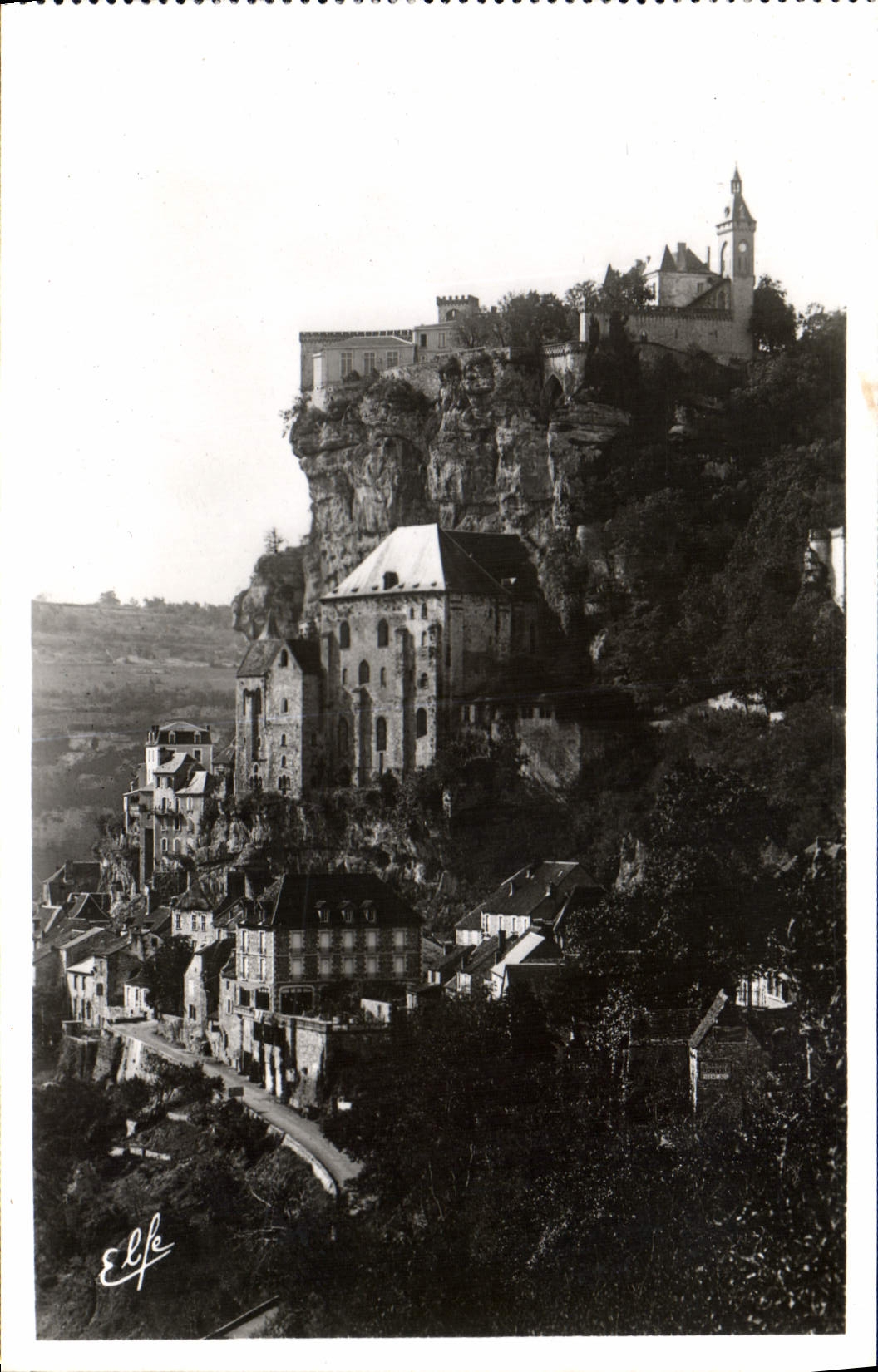 CPA Pyrlnees Ocean Rocamadour le chateau et le Rocher surplombant la Ville 