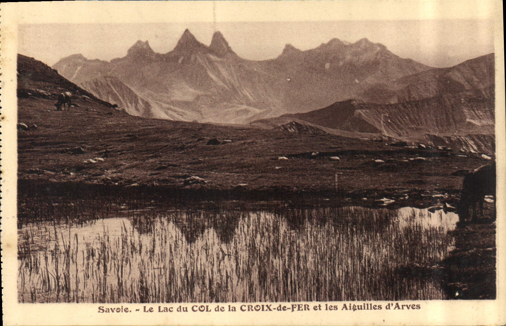 CPA Savoie le Lac du Col de la Croix de Fer et les Aiguilles d'Arves 